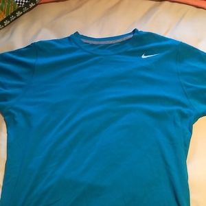 Large Nike dri-fit tee